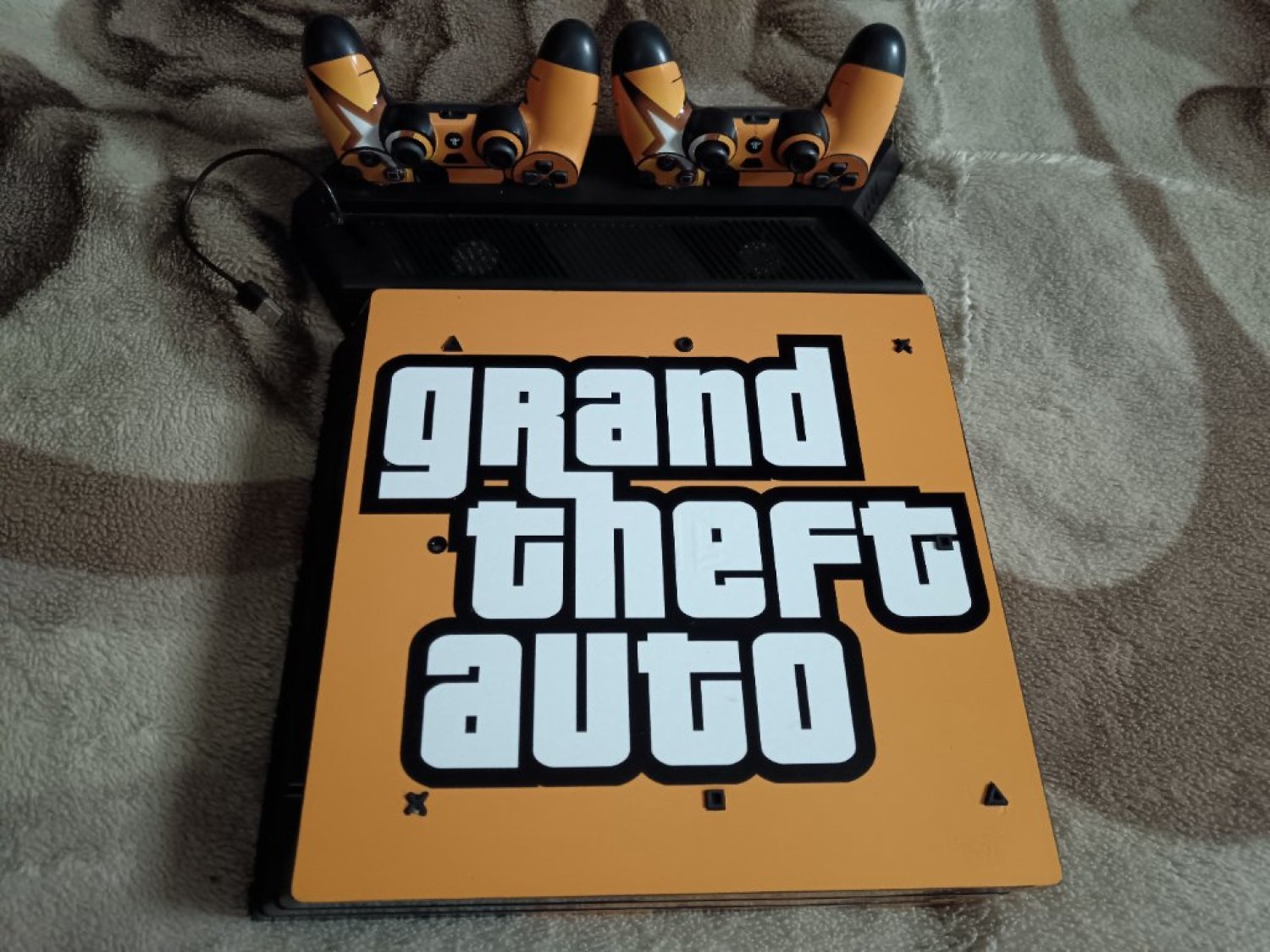 Product image - {main}