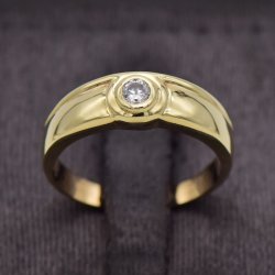 9CT Yellow Gold Solitaire Engagement Ring
