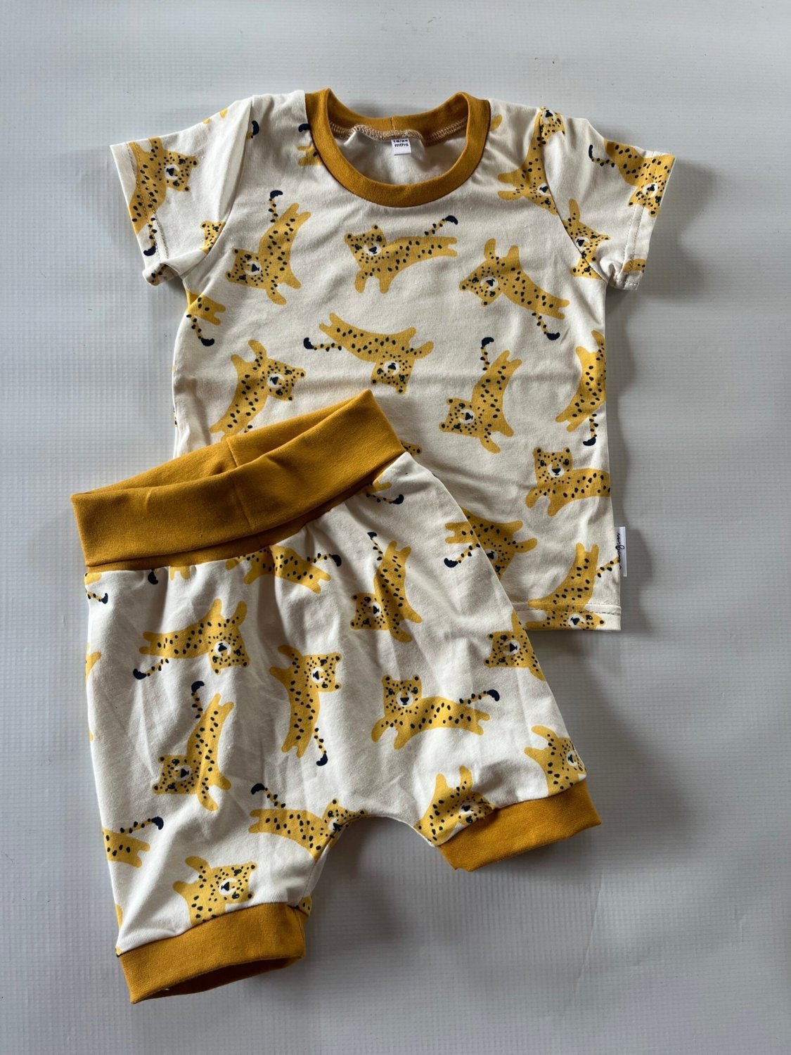 Product image - {main}
