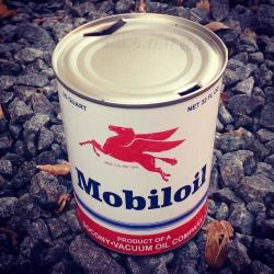 Repro Mobil Oil Cans
