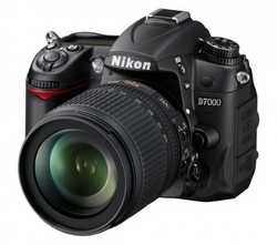 Nikon D7000 With 18-105mm Lens Kit