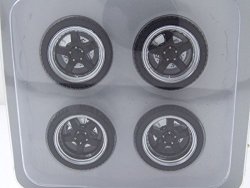 5-SPOKE Wheel And Tire Pack Of 4 From 1966 Ford Fairlane Street Fighter "gulf Oil" 1 18 By Gmp 18898