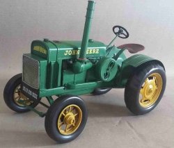 John Deere Metal Model Tractor 1 16 Scale