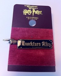 Wizarding World Of Harry Potter : Knockturn Alley Sign Metal Trading Pin