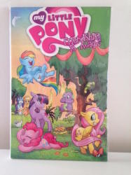 My Little Pony Volume 1 - Friendship Is Magic Paperback Comic graphic Novel