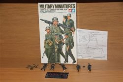 Galactic Tamiya 135 Ww II German Army Machine Gun Crew On Maneuver 5 Figures 35184 Fs Traders