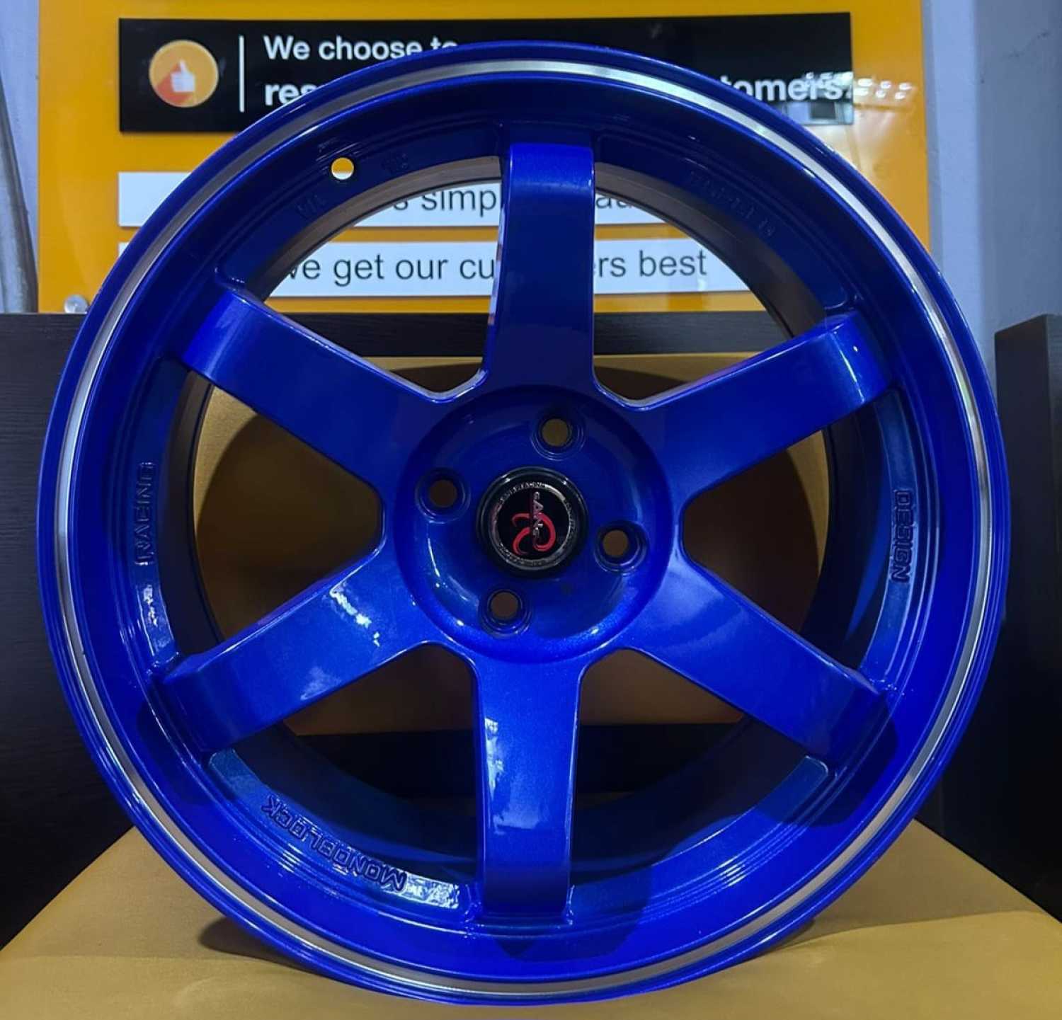 Product image - {main}